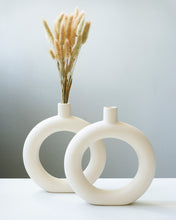 Load image into Gallery viewer, Minimalist Ceramic Circle Vase for Dried Flower Display
