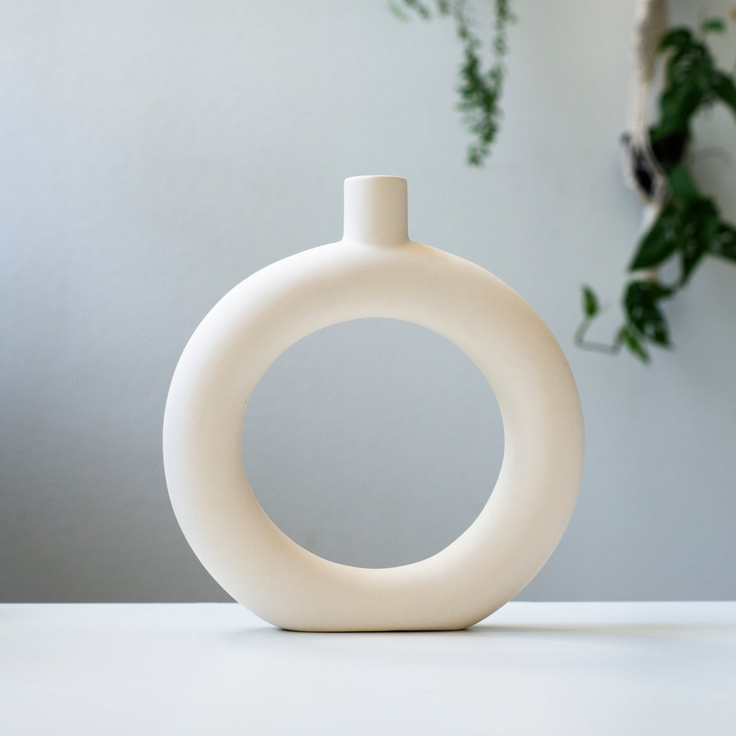 Minimalist Ceramic Circle Vase for Dried Flower Display